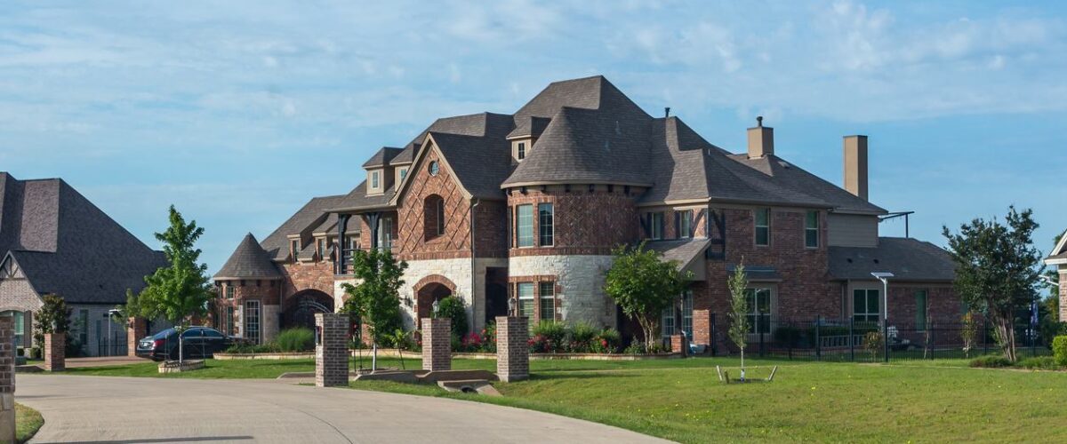 A large brick house on a culdesac in Lucas, TX.